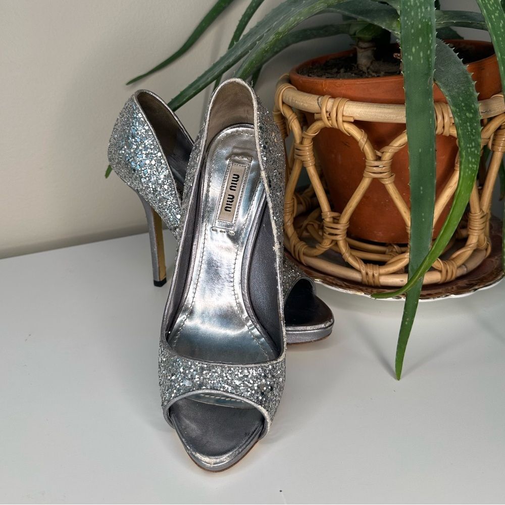 ✨ Miu Miu Silver Glitter Peep-Toe Heels 36.5 (US 6.5) Designer Party Shoes Italy - Picture 2 of 13